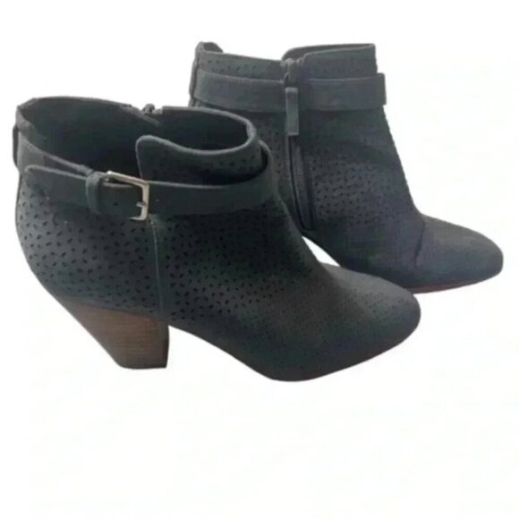 Violet & Red Cupid Bootie 7.5 Gray Suede Western Boho Chic Southwest - Picture 1 of 6
